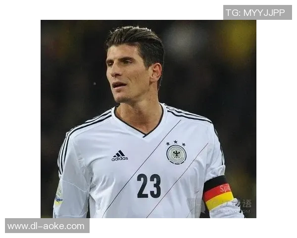 足球明星14号的传奇之路与辉煌成就全景回顾