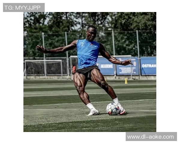 足球运动员假期生活揭秘：放松与训练的完美平衡之旅